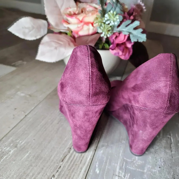 BANANA REPUBLIC Suede Round Toe Wedges Size 6 Wine Color - Picture 13 of 15